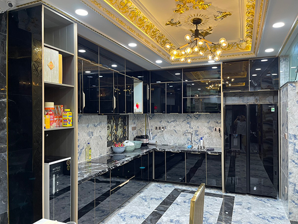 Tủ bếp nhựa cánh kính