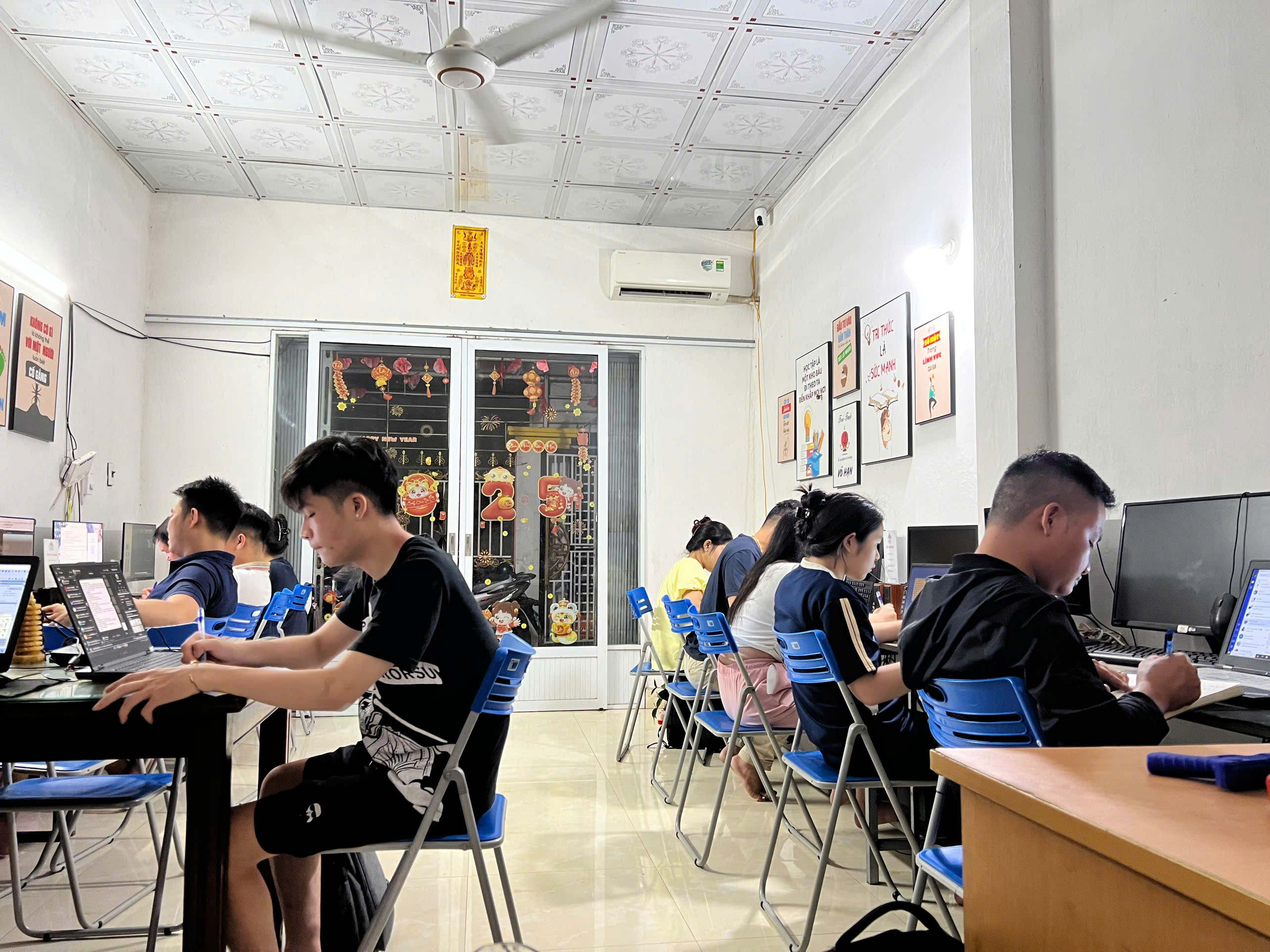 Khoá học Photoshop tại Ái Quốc - Hải Phòng
